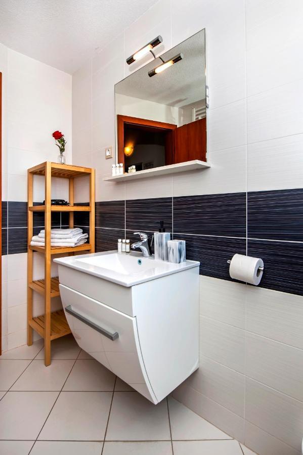 Apartments Vanda โรวีน ภายนอก รูปภาพ